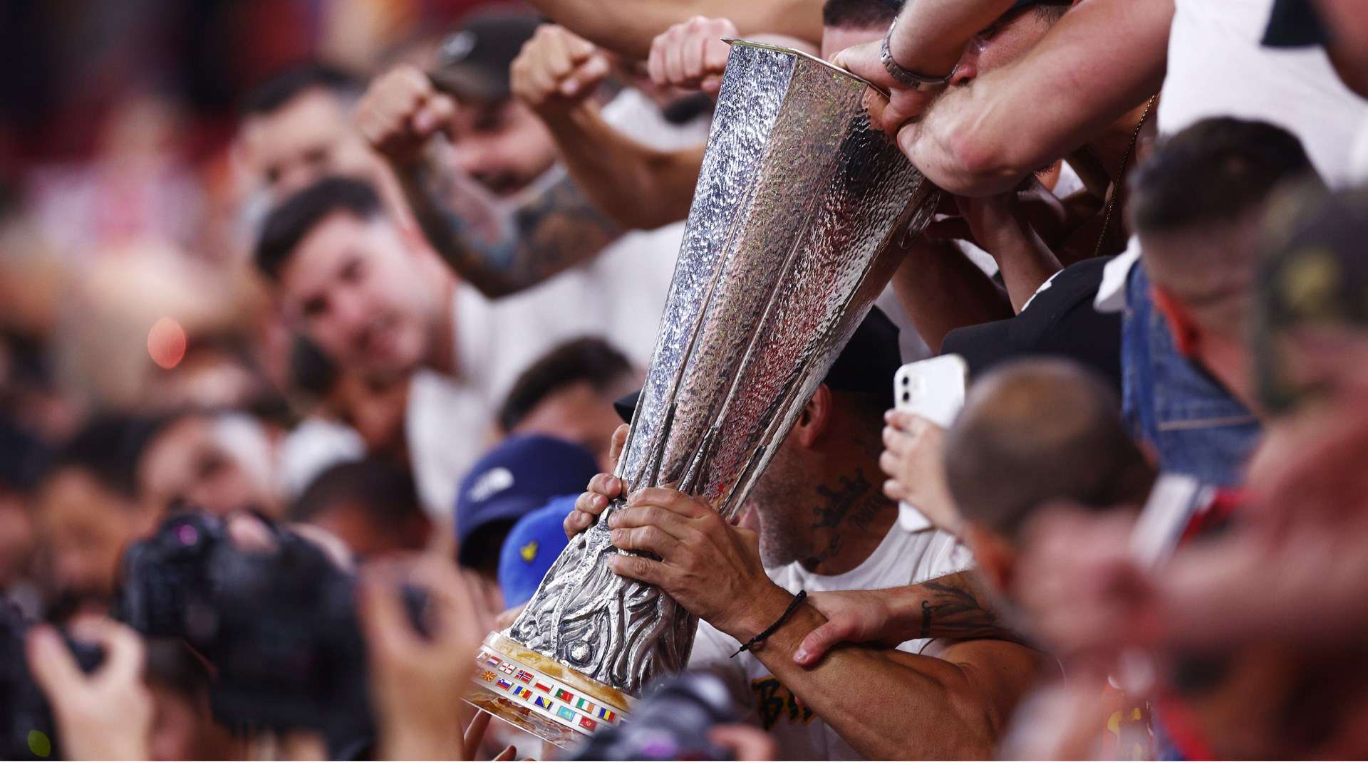 表现也不尽 表现也不尽